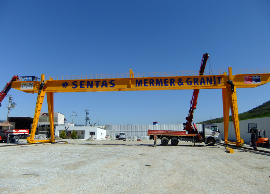 Çıkıntılı Portal Vinç