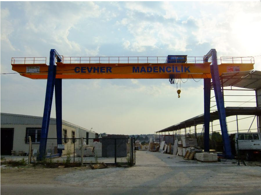 Çıkıntılı Portal Vinç